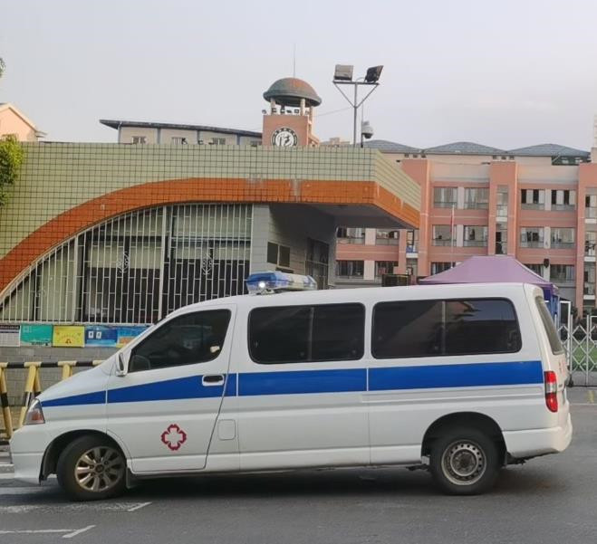 德保救护车出租护送骨折病人一公里多少钱